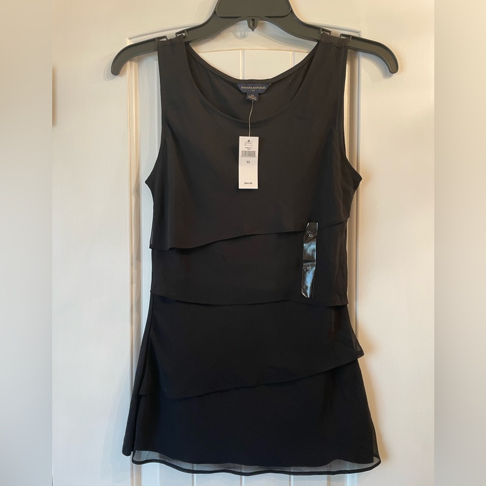 ⭐️NWT⭐️ Banana Republic black sleeveless top, size XS